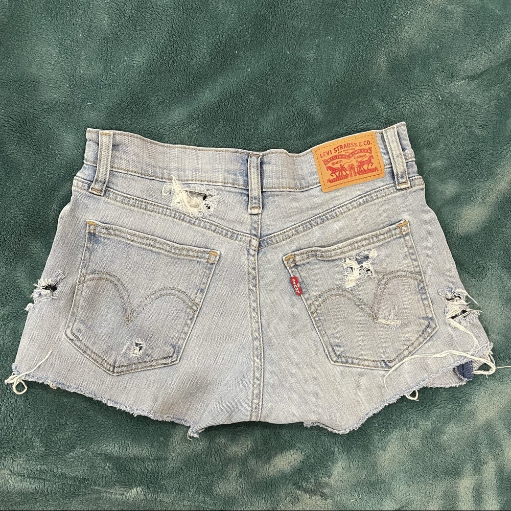 Distressed light wash Levi’s shorts size 24